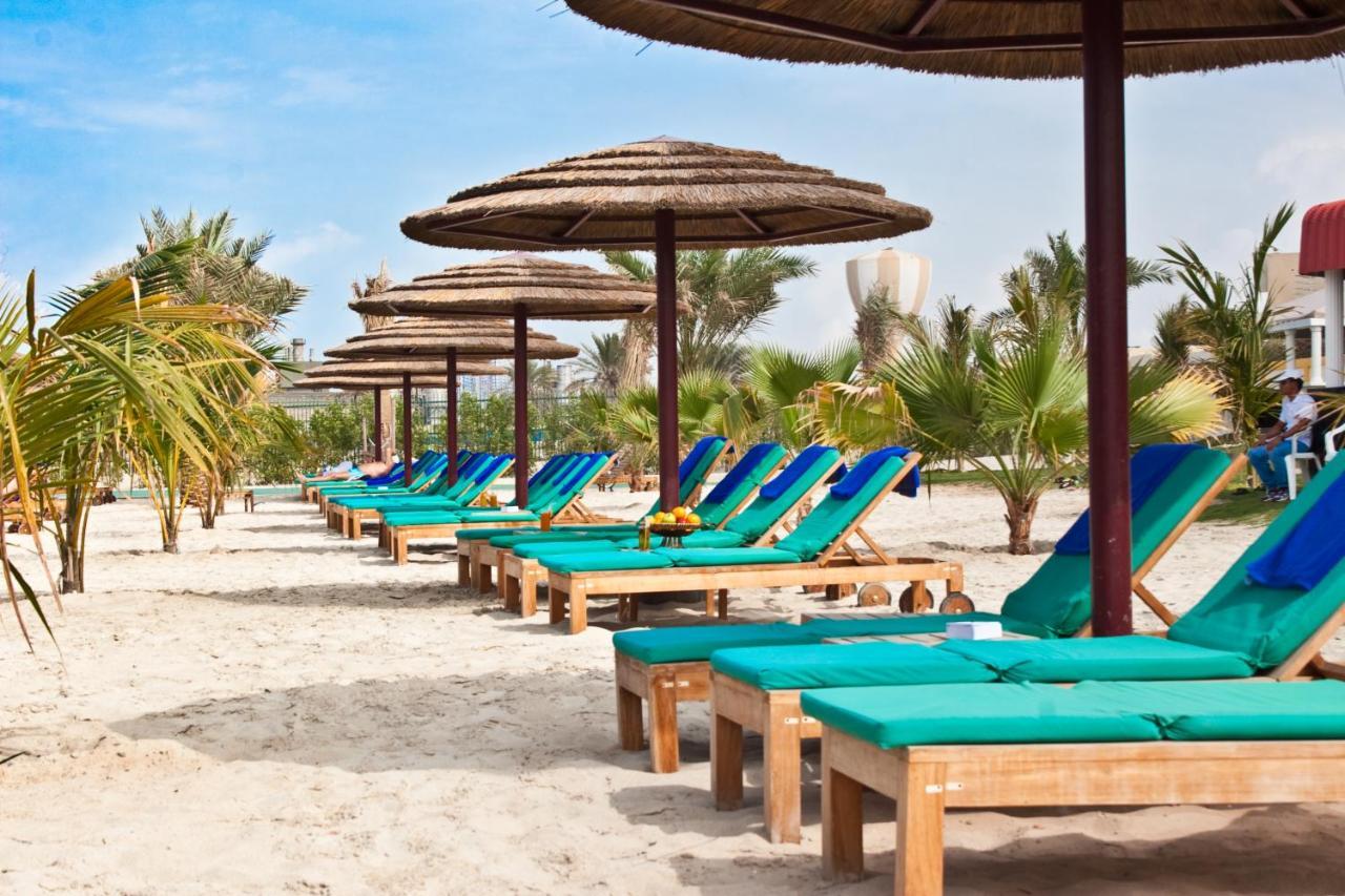 ซาฮารา บีช รีสอร์ต แอนด์ สปา Hotel ชาร์จาห์ ภายนอก รูปภาพ Beach at Jumeirah Beach Hotel