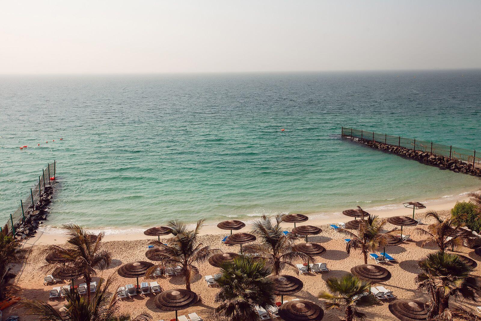 ซาฮารา บีช รีสอร์ต แอนด์ สปา Hotel ชาร์จาห์ ภายนอก รูปภาพ The beach at the Kempinski Hotel, Muscat
