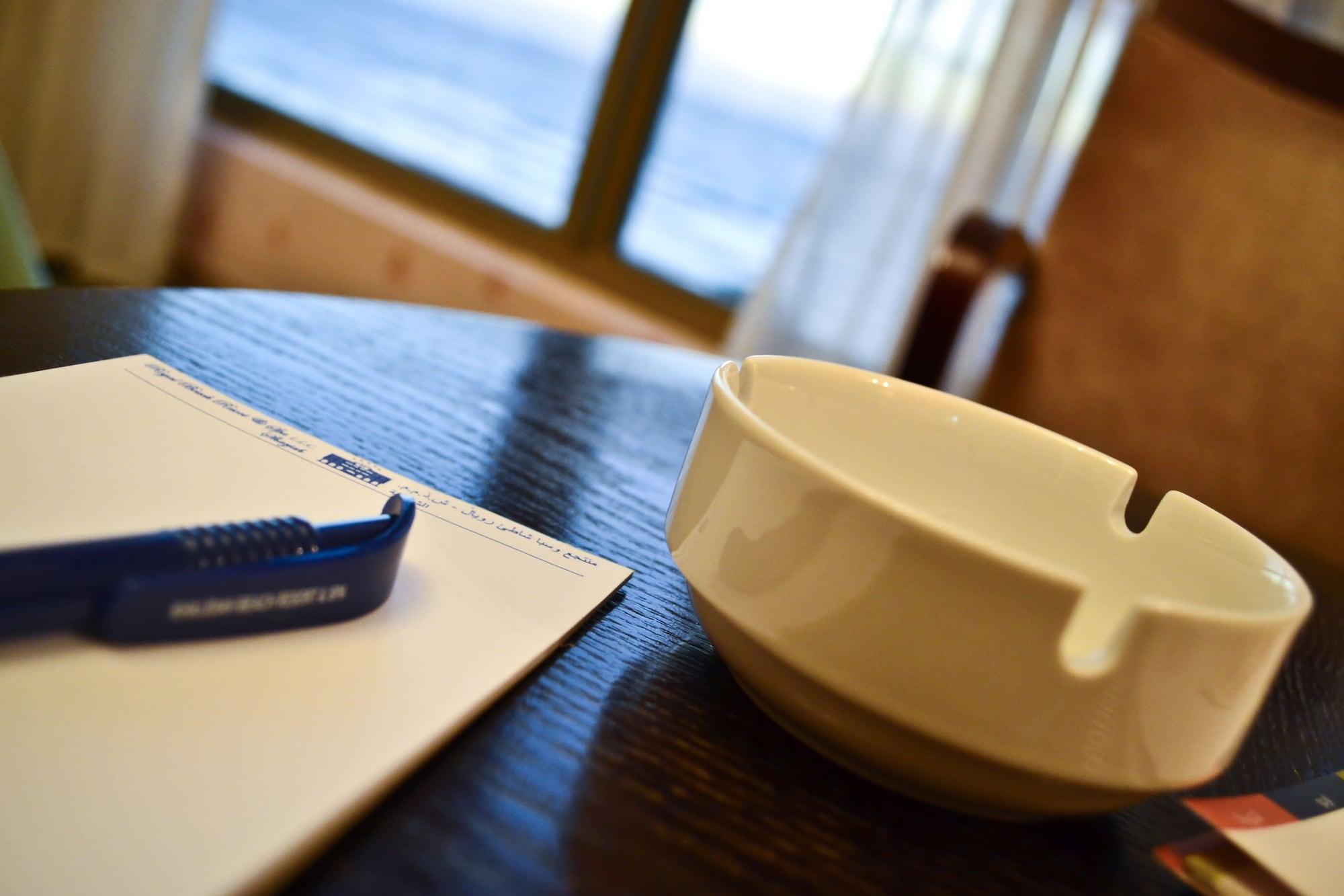 ซาฮารา บีช รีสอร์ต แอนด์ สปา Hotel ชาร์จาห์ ภายนอก รูปภาพ A white ashtray