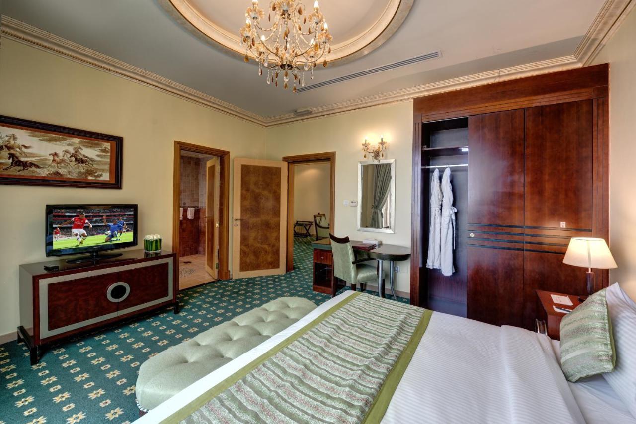 ซาฮารา บีช รีสอร์ต แอนด์ สปา Hotel ชาร์จาห์ ภายนอก รูปภาพ A room at the hotel