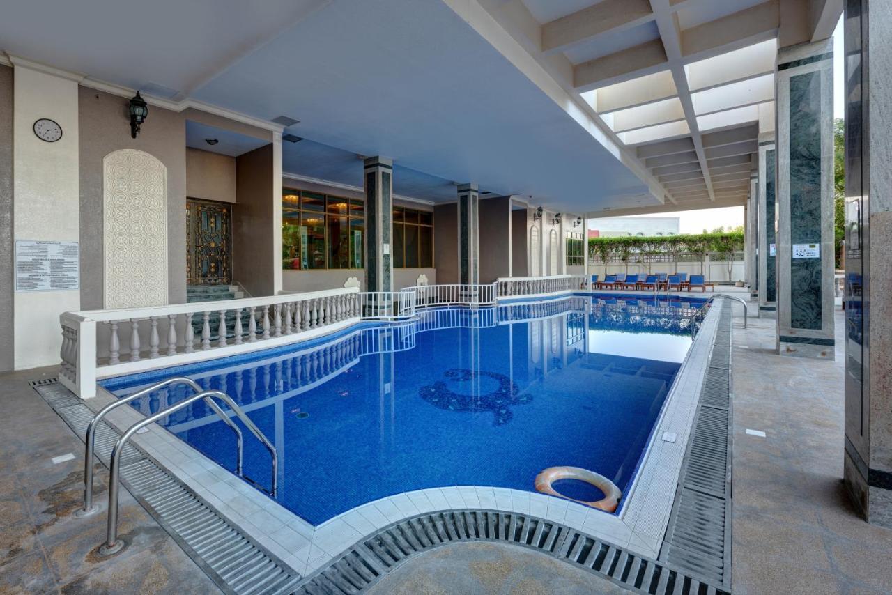 ซาฮารา บีช รีสอร์ต แอนด์ สปา Hotel ชาร์จาห์ ภายนอก รูปภาพ Swimming pool at the hotel