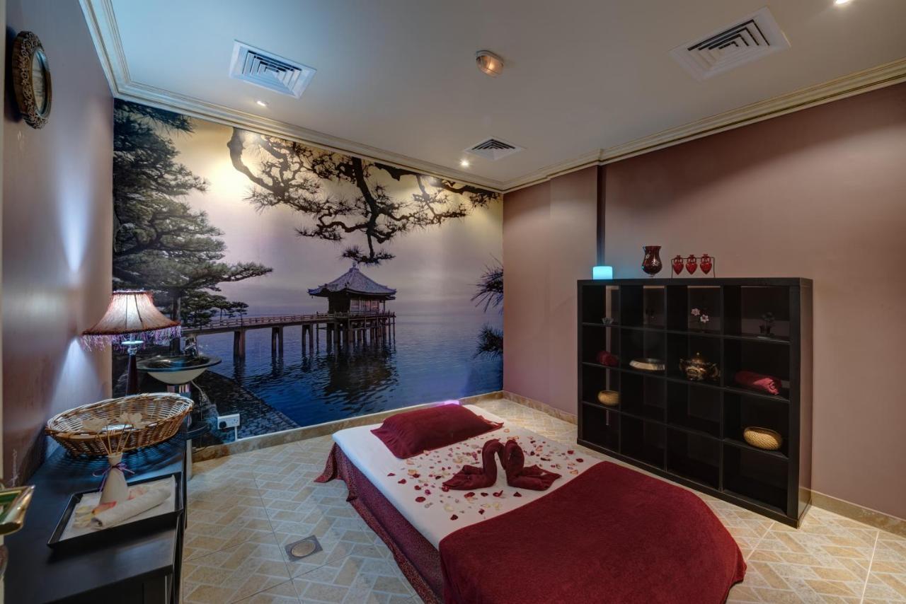 ซาฮารา บีช รีสอร์ต แอนด์ สปา Hotel ชาร์จาห์ ภายนอก รูปภาพ A massage room at a spa