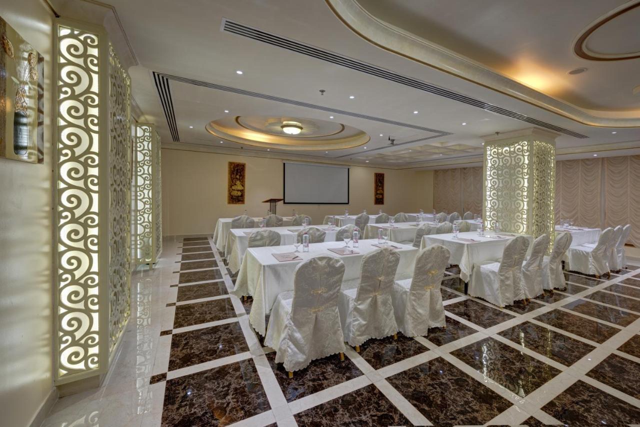 ซาฮารา บีช รีสอร์ต แอนด์ สปา Hotel ชาร์จาห์ ภายนอก รูปภาพ The ballroom
