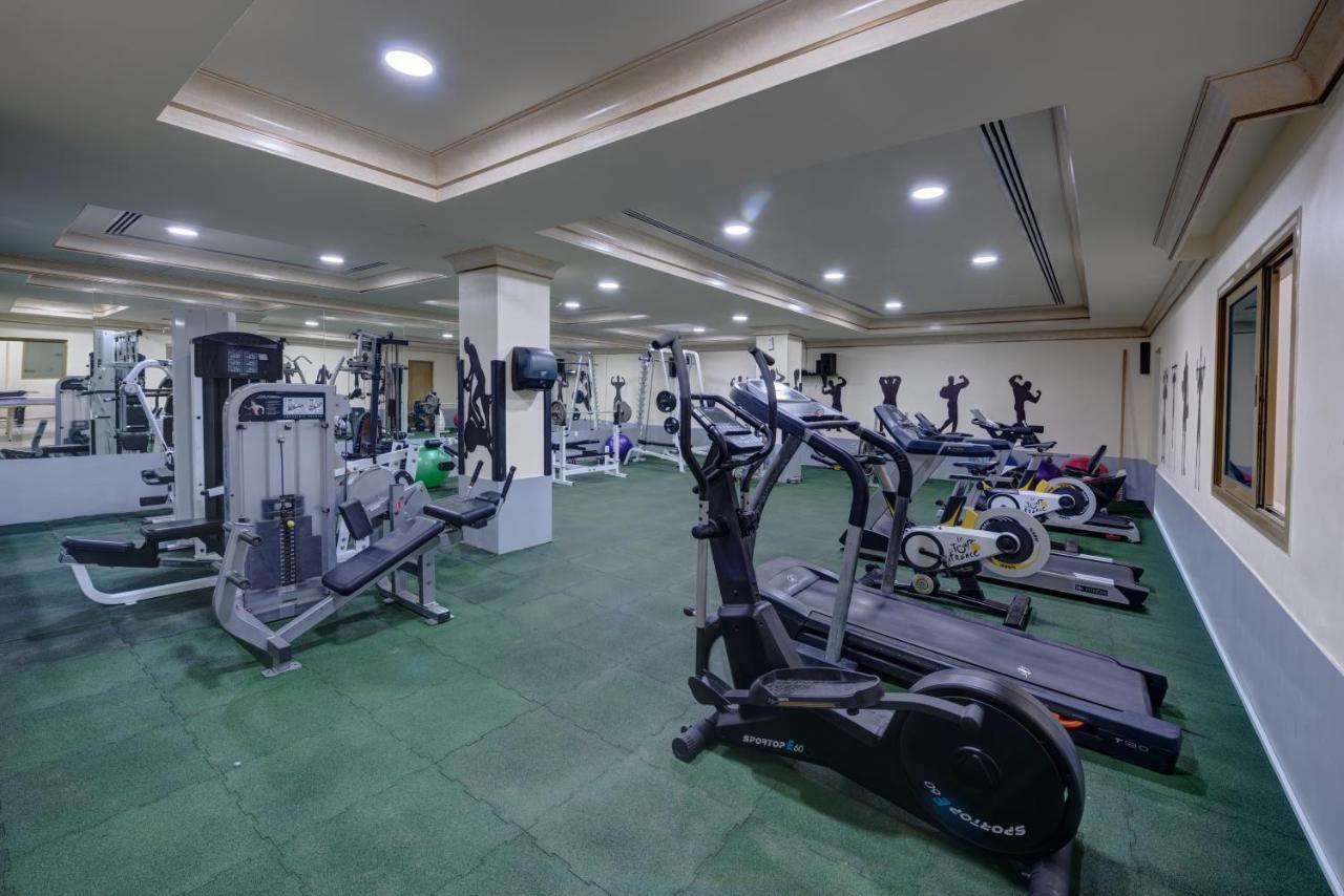 ซาฮารา บีช รีสอร์ต แอนด์ สปา Hotel ชาร์จาห์ ภายนอก รูปภาพ The gym at the hotel