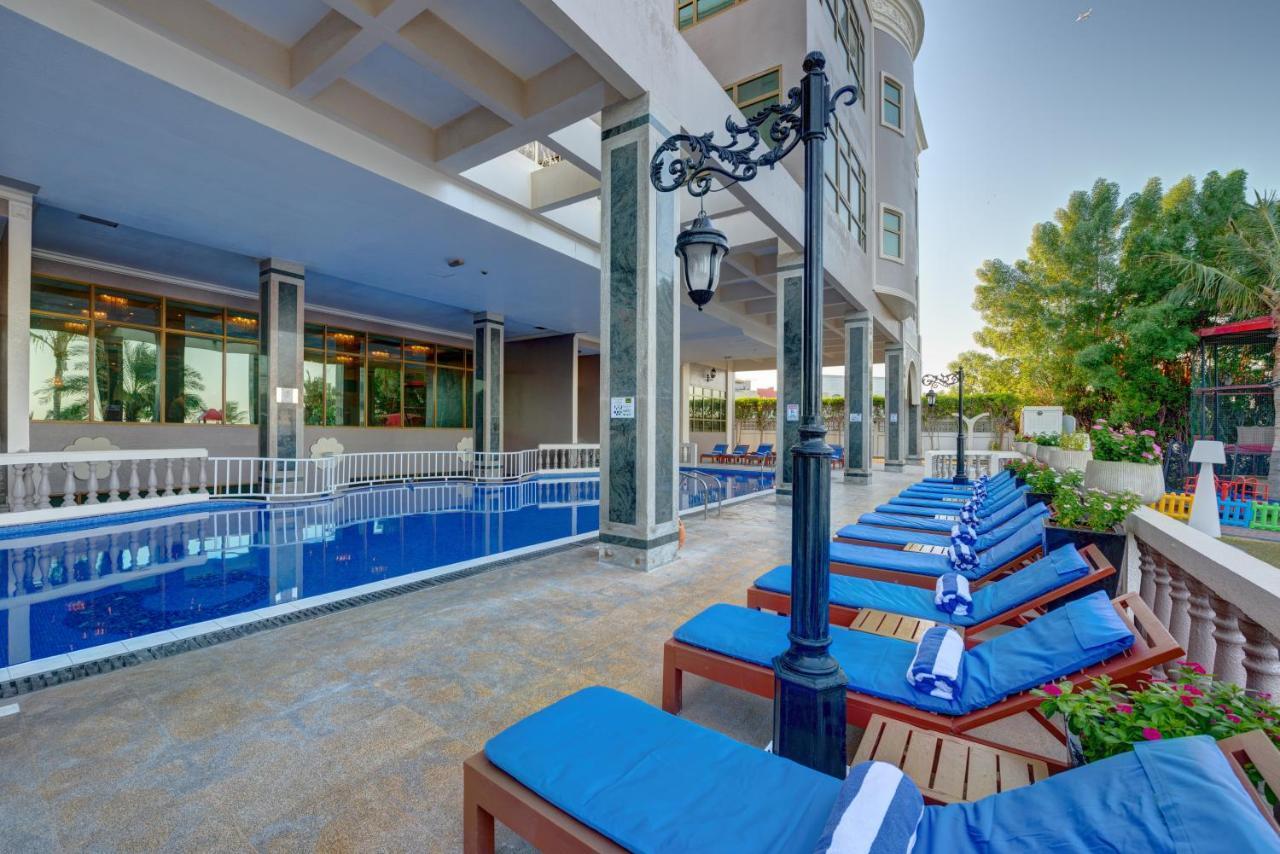 ซาฮารา บีช รีสอร์ต แอนด์ สปา Hotel ชาร์จาห์ ภายนอก รูปภาพ The pool at the hotel