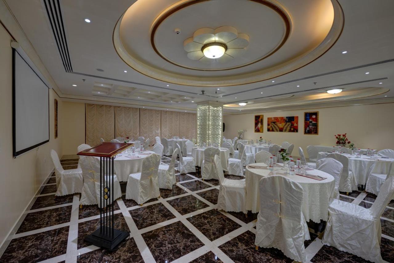 ซาฮารา บีช รีสอร์ต แอนด์ สปา Hotel ชาร์จาห์ ภายนอก รูปภาพ The ballroom at the hotel